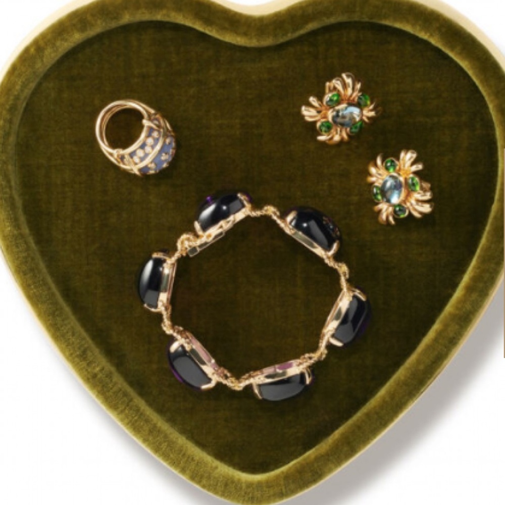 AERIN Valentina Velvet Heart Tray in Green - Picture 7 of 7